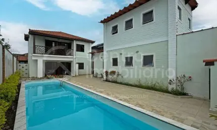 CASA à venda com piscina e 4 quartos em Peruíbe, no bairro Jardim Três Marias