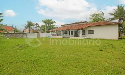 CASA à venda com 4 quartos em Peruíbe, no bairro Parque Balneario Oasis