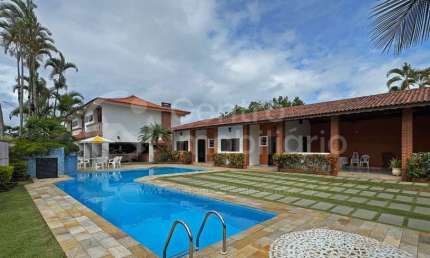 CASA à venda com piscina e 7 quartos em Peruíbe, no bairro Parque Balneario Oasis