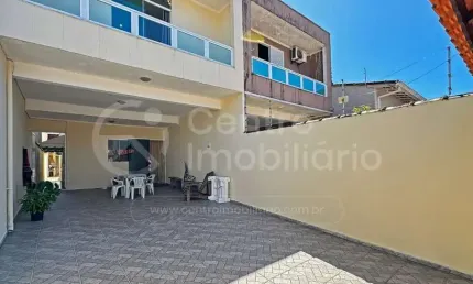 CASA à venda com 3 quartos em Peruíbe, no bairro Vila Romar