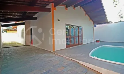 CASA à venda com piscina e 3 quartos em Peruíbe, no bairro Parque Turistico
