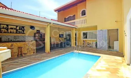 CASA à venda com piscina e 3 quartos em Peruíbe, no bairro Belmira Novaes
