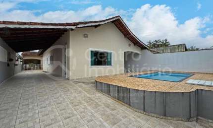CASA à venda com piscina e 3 quartos em Peruíbe, no bairro Cidade Nova Peruíbe