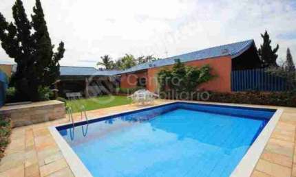 CASA à venda com piscina e 3 quartos em Peruíbe, no bairro Parque Balneario Oasis