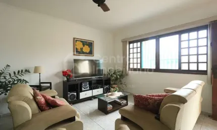 CASA à venda com 3 quartos em Peruíbe, no bairro Balneario Sao Joao Batista