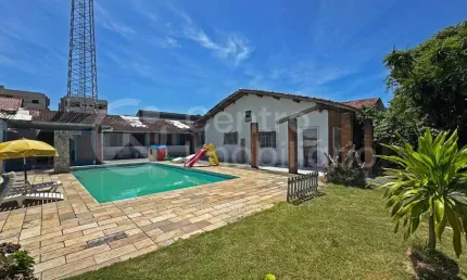 CASA à venda com piscina e 3 quartos em Peruíbe, no bairro Balneario Barra de Jangada