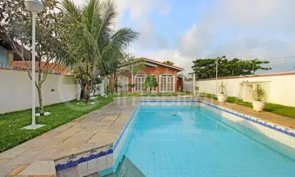 CASA à venda com piscina e 3 quartos em Peruíbe, no bairro Parque Balneario Oasis