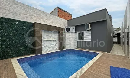 CASA à venda com piscina e 2 quartos em Peruíbe, no bairro Balneario Josedy