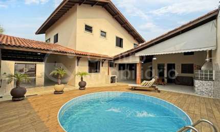 CASA à venda com piscina e 4 quartos em Peruíbe, no bairro Stella Maris