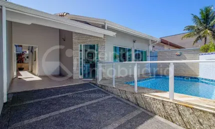 CASA à venda com piscina e 3 quartos em Peruíbe, no bairro Jardim Três Marias