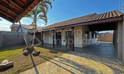 Casa à venda com 3 quartos em peruíbe, no bairro parque turistico