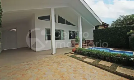 CASA à venda com piscina e 4 quartos em Peruíbe, no bairro Parque Balneario Oasis