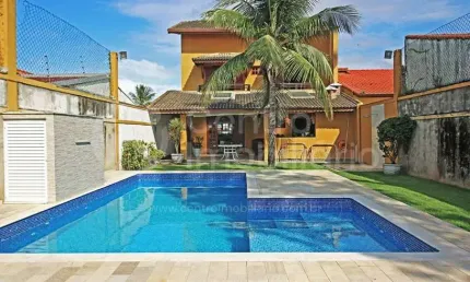 CASA à venda com piscina e 3 quartos em Peruíbe, no bairro Parque Balneario Oasis