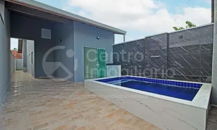 CASA à venda com piscina e 2 quartos em Peruíbe, no bairro Balneario Sao Joao Batista