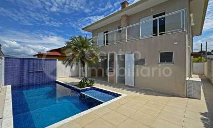 CASA à venda com piscina e 4 quartos em Peruíbe, no bairro Bougainvillee IV