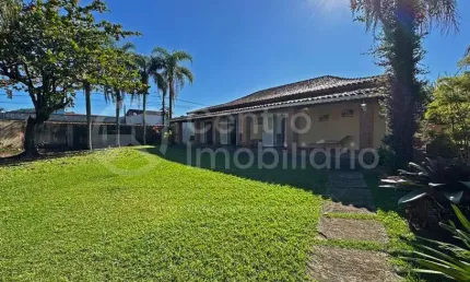 CASA à venda com 4 quartos em Peruíbe, no bairro Belmira Novaes