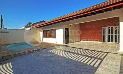 CASA à venda com piscina e 3 quartos em Peruíbe, no bairro Cidade Nova Peruíbe