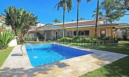 CASA à venda com piscina e 4 quartos em Peruíbe, no bairro Centro