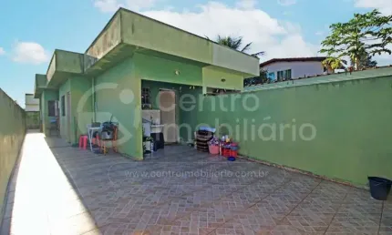 CASA à venda com 2 quartos em Peruíbe, no bairro Balneario Sao Joao Batista