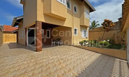 CASA à venda com piscina e 4 quartos em Peruíbe, no bairro Parque Turistico