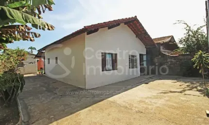 CASA à venda com 2 quartos em Peruíbe, no bairro Jardim Brasil