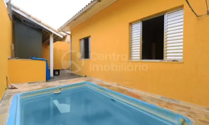 CASA à venda com piscina e 3 quartos em Peruíbe, no bairro Parque Balneario Oasis