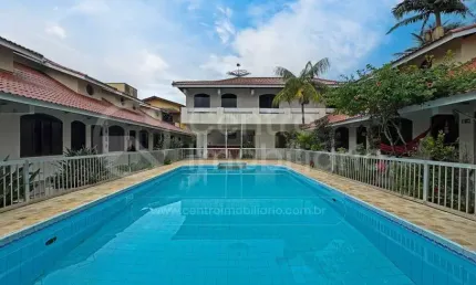 APARTAMENTO à venda com 4 quartos (1 suítes) em Peruíbe, no bairro Centro