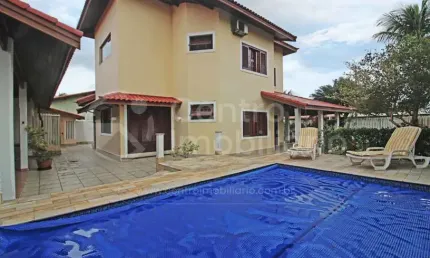 CASA à venda com piscina e 4 quartos em Peruíbe, no bairro Parque Balneario Oasis
