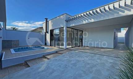 CASA à venda com piscina e 3 quartos em Peruíbe, no bairro Balneario Sao Joao Batista