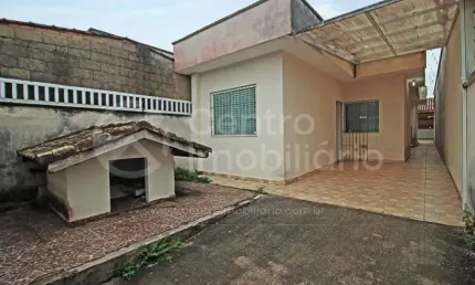 CASA à venda com 2 quartos em Peruíbe, no bairro Parque D Aville