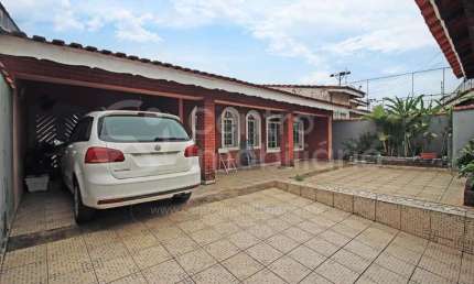 CASA à venda com 3 quartos em Peruíbe, no bairro Balneario Josedy