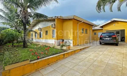 CASA à venda com piscina e 4 quartos em Peruíbe, no bairro Parque Turistico