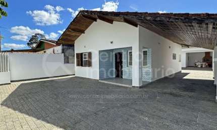 CASA à venda com 2 quartos em Peruíbe, no bairro Jardim Ribamar