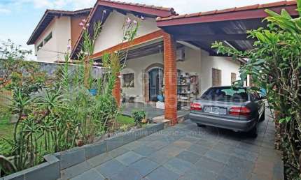 CASA à venda com piscina e 3 quartos em Peruíbe, no bairro Jardim Ribamar