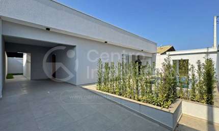 CASA à venda com piscina e 3 quartos em Peruíbe, no bairro Parque Turistico
