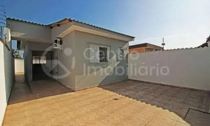 CASA à venda com 2 quartos em Peruíbe, no bairro Jardim Somar