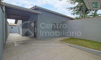 CASA à venda com 2 quartos em Peruíbe, no bairro Jardim Ribamar
