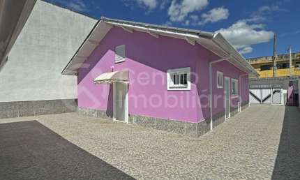 CASA à venda com 3 quartos em Peruíbe, no bairro Jardim Ribamar