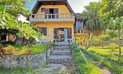 CASA à venda com 3 quartos em Peruíbe, no bairro Bougainvillee III