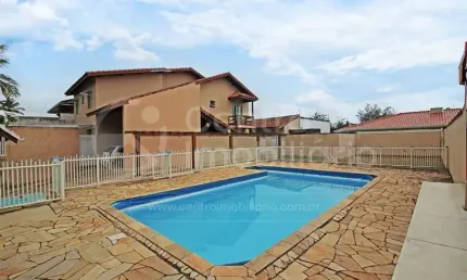 CASA à venda com piscina e 2 quartos em Peruíbe, no bairro Estancia Sao Jose