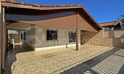 CASA à venda com 3 quartos em Peruíbe, no bairro Balneario Florida
