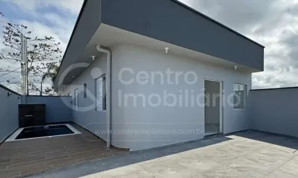 CASA à venda com piscina e 2 quartos em Peruíbe, no bairro Estancia Sao Jose