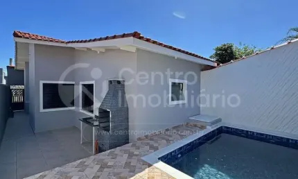CASA à venda com piscina e 2 quartos em Peruíbe, no bairro Balneario Arpoador