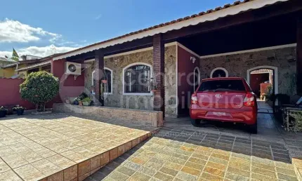 CASA à venda com 3 quartos em Peruíbe, no bairro Parque Balneario Oasis