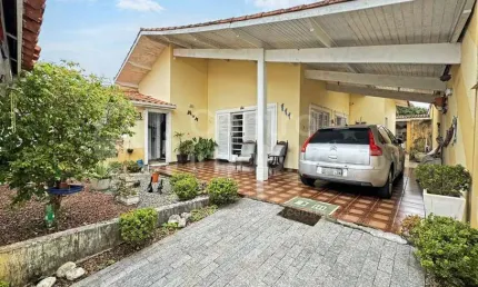 CASA à venda com 3 quartos em Peruíbe, no bairro Jardim Imperador