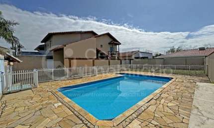 CASA à venda com piscina e 2 quartos em Peruíbe, no bairro Estancia Sao Jose