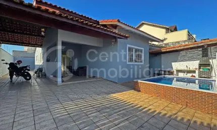 CASA à venda com piscina e 3 quartos em Peruíbe, no bairro Jardim Três Marias