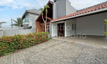 CASA à venda com 3 quartos em Peruíbe, no bairro Parque Balneario Oasis