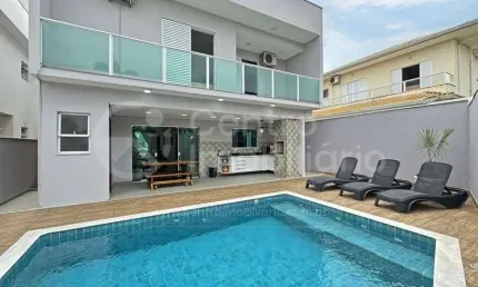 CASA à venda com piscina e 3 quartos em Peruíbe, no bairro Jd Tres Marias