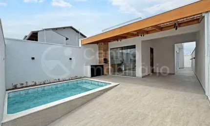 CASA à venda com piscina e 3 quartos em Peruíbe, no bairro Flora Rica